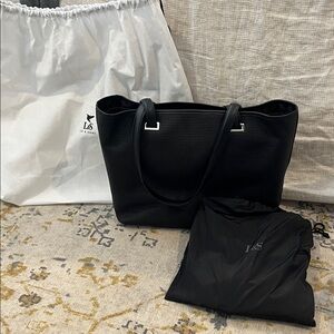 Lo & Sons Seville 13” Tote Black with grey/gold, like new condition, shell incl.